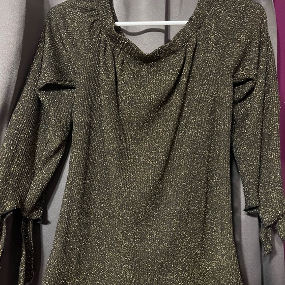 Black with green glitter off the should shirt with rose detailing - Picture 5 of 6